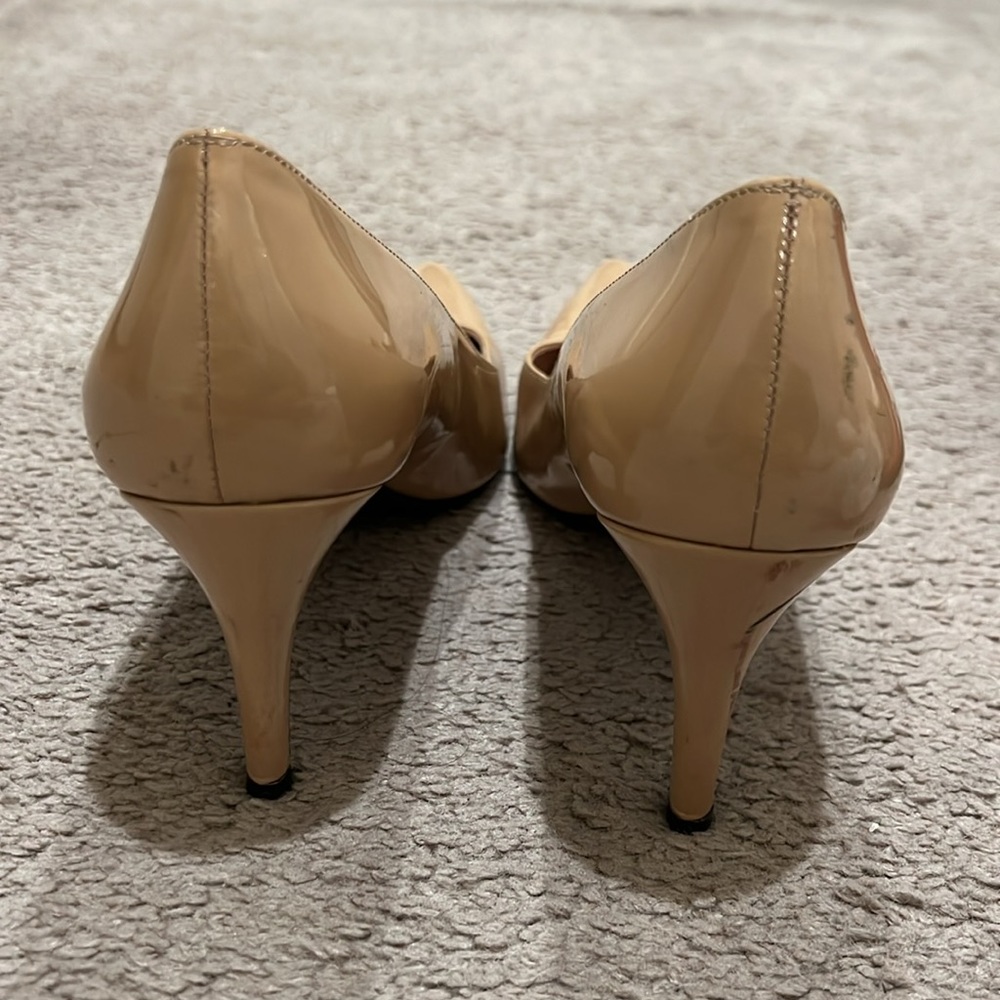 Stuart Weitzman beige patent leather heels US8 - Picture 3 of 6